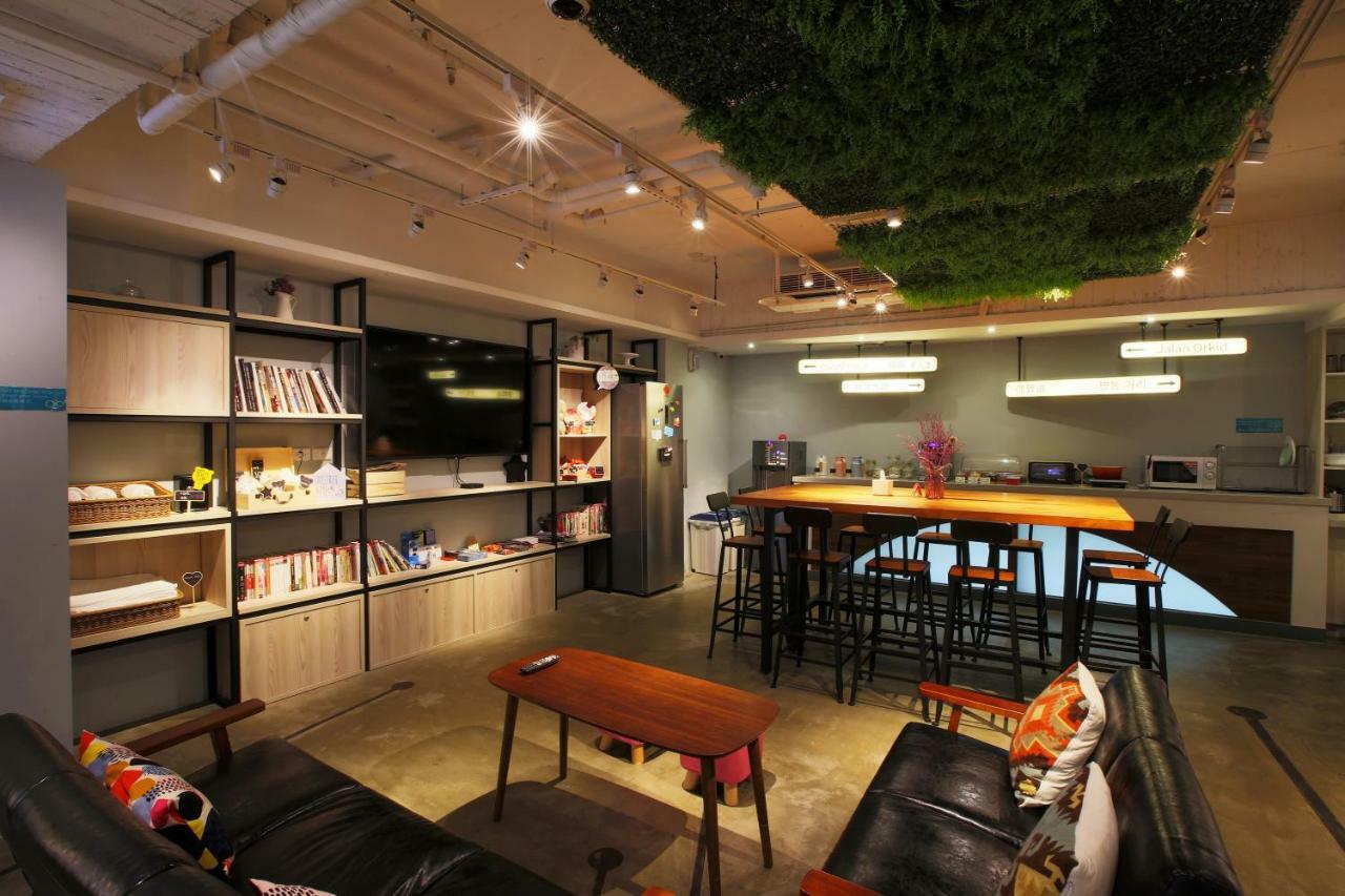 Loosha Hostel Taichung Exterior foto