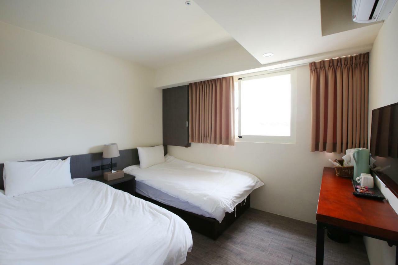 Loosha Hostel Taichung Exterior foto